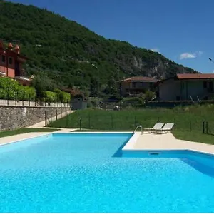 https://irinas-house-with-view-on-like-and-swimming-pool.it-lombardy.com